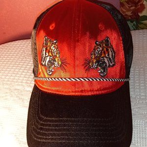 BLACK AND RED TIGER BASEBALL CAP WITH ADJUSTIBLE STRAP